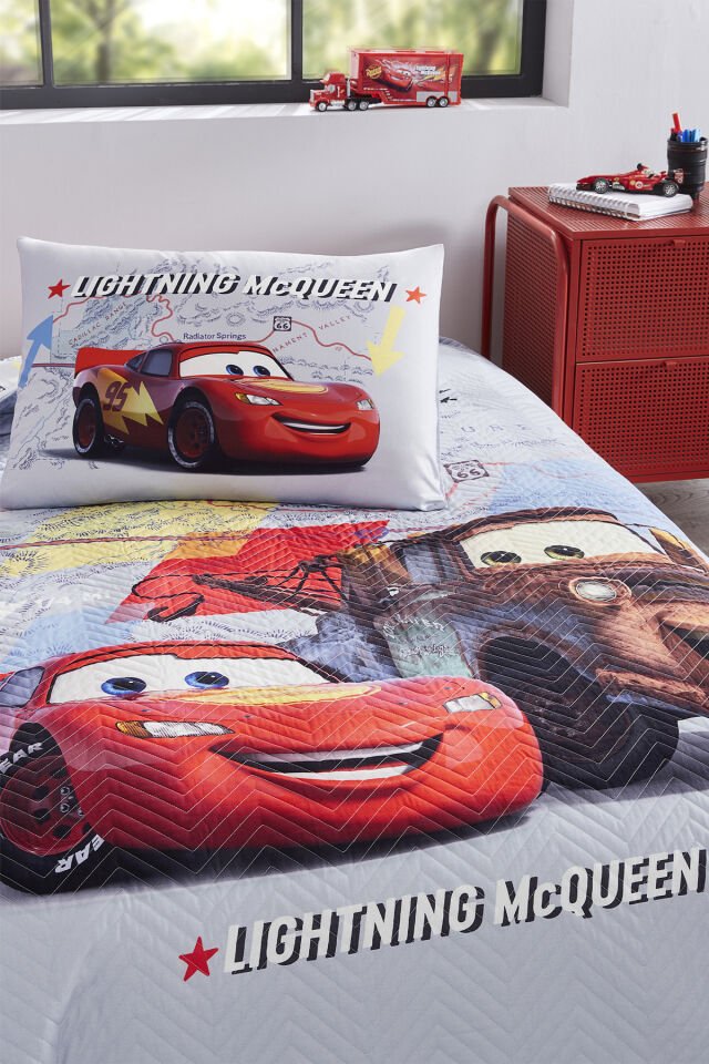 Cars On The Road Tek Kişilik Disney Lisanslı Lastikli Çarşaf Kapitone Çocuk Nevresim Takımı