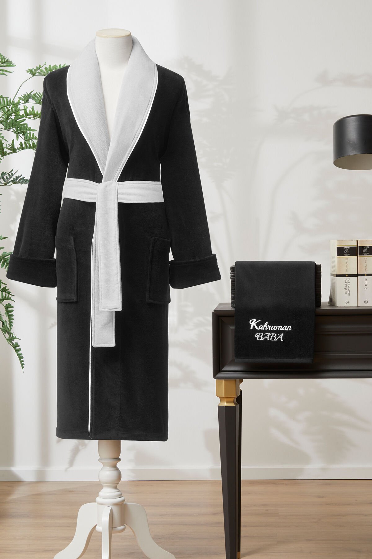 Kahraman Baba Nakışlı Kadife Erkek Bornoz Seti