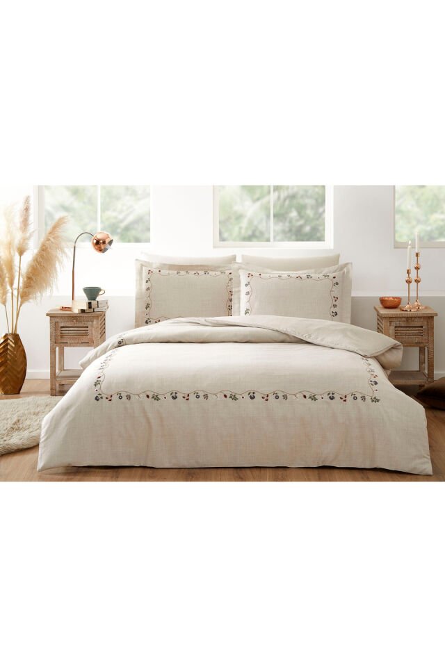 Liliana Çift Kişilik Nakışlı Saten Nevresim Takımı