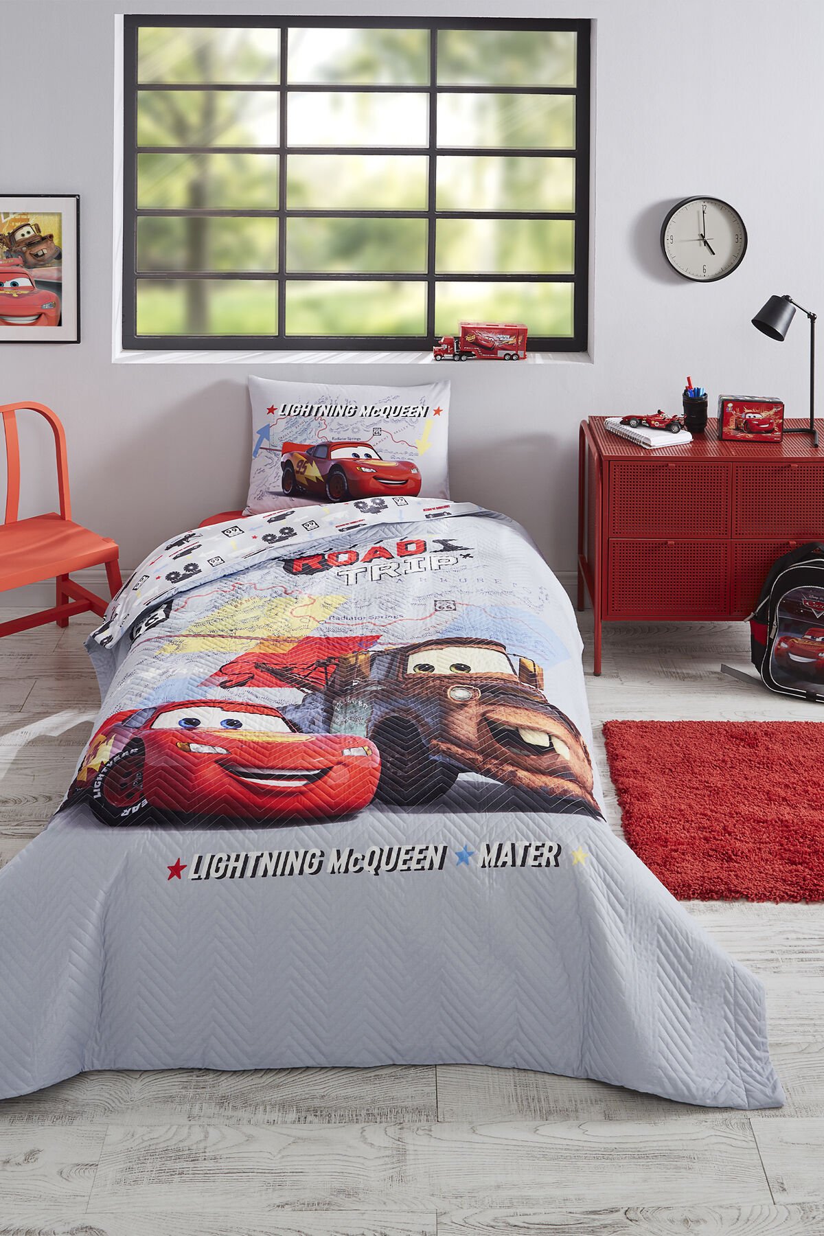 Cars On The Road Tek Kişilik Disney Lisanslı Lastikli Çarşaf Kapitone Çocuk Nevresim Takımı Tek Ebat - 180 x 230